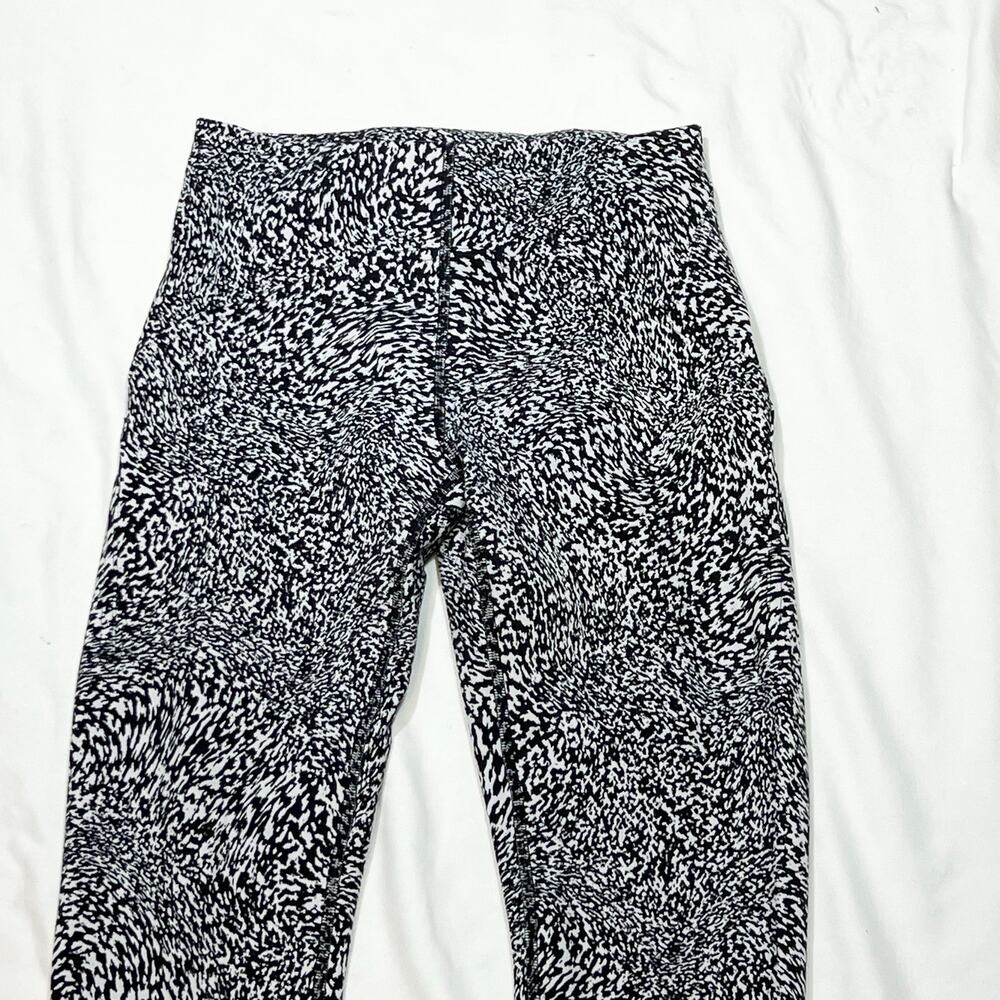 Lululemon Instill High Rise Leggings 4 Black White Abstract Pattern 25 Inseam - Picture 3 of 5